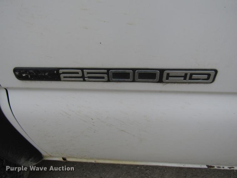 image for item DB2047 2002 GMC Sierra 2500HD pickup truck