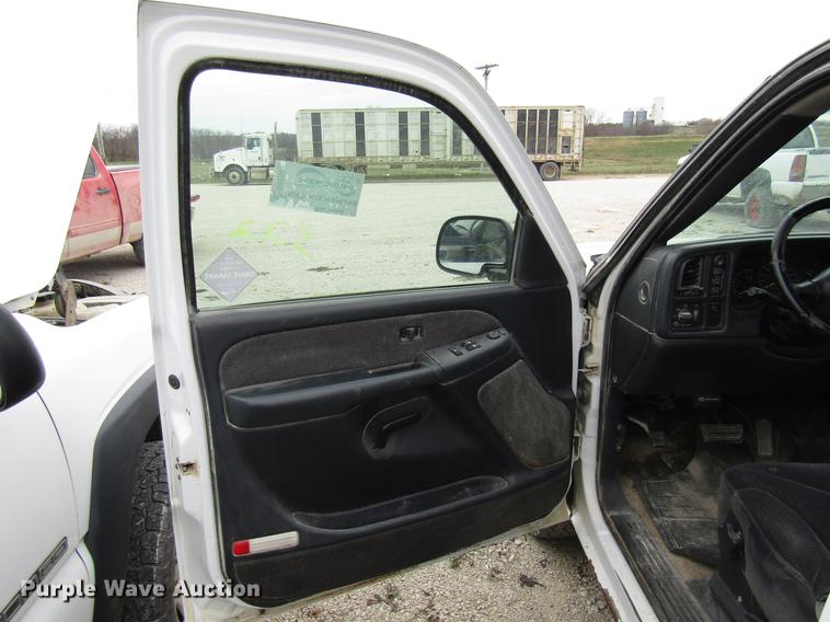 image for item DB2048 2001 GMC Sierra 1500 pickup truck