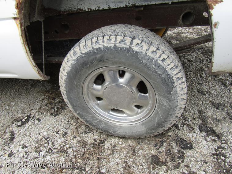 image for item DB2048 2001 GMC Sierra 1500 pickup truck