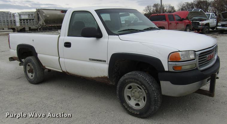 image for item DB2050 2002 GMC Sierra 2500HD pickup truck