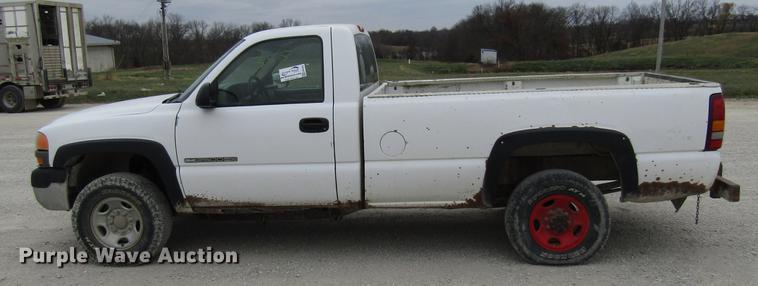 image for item DB2050 2002 GMC Sierra 2500HD pickup truck