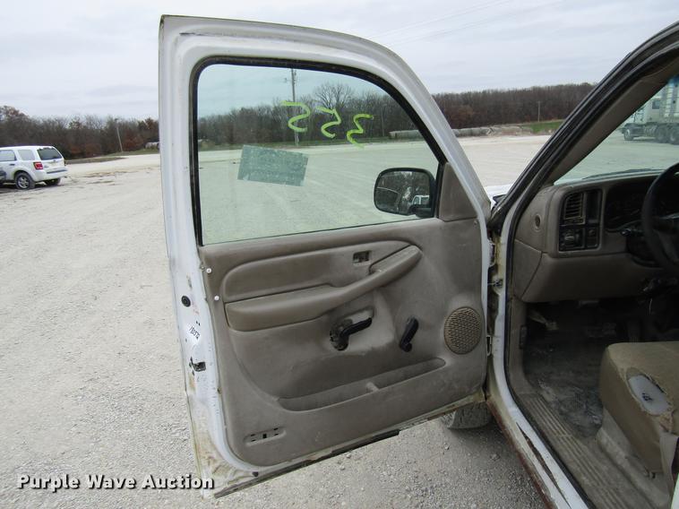 image for item DB2050 2002 GMC Sierra 2500HD pickup truck