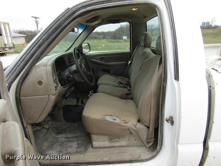 image for item DB2050 2002 GMC Sierra 2500HD pickup truck
