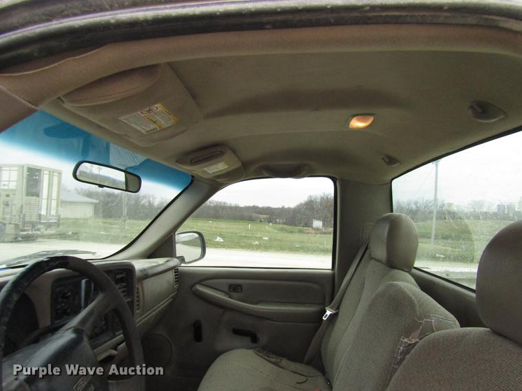 image for item DB2050 2002 GMC Sierra 2500HD pickup truck