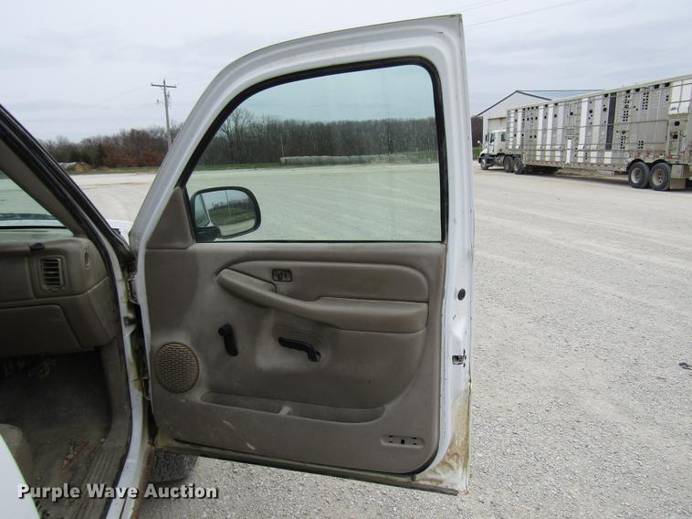 image for item DB2050 2002 GMC Sierra 2500HD pickup truck