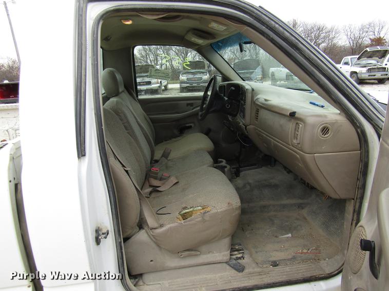 image for item DB2050 2002 GMC Sierra 2500HD pickup truck