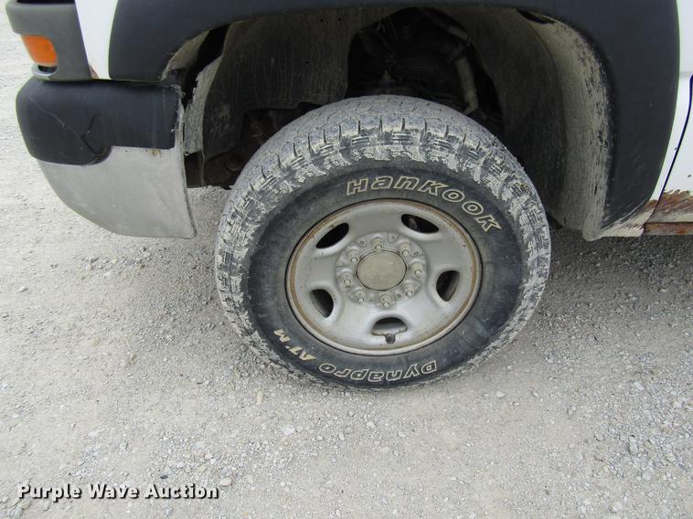 image for item DB2050 2002 GMC Sierra 2500HD pickup truck