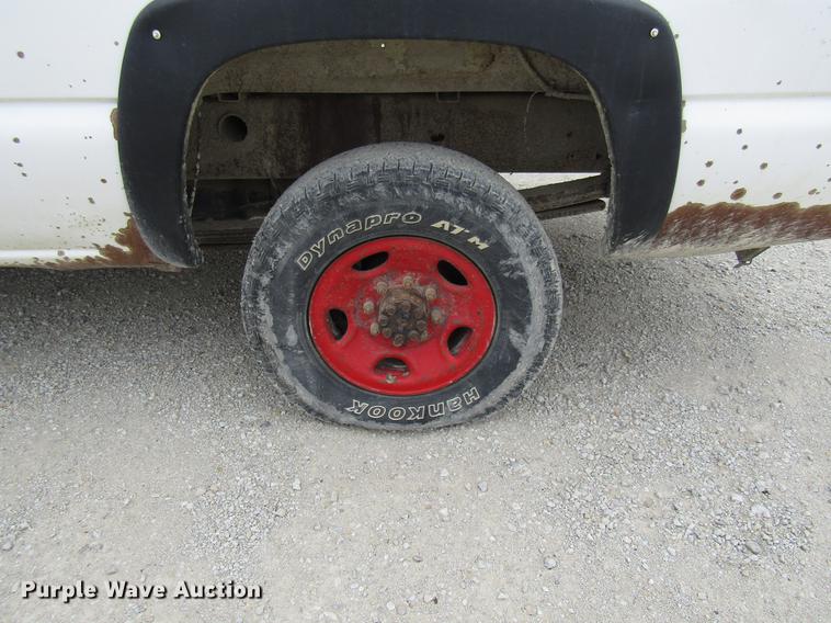 image for item DB2050 2002 GMC Sierra 2500HD pickup truck