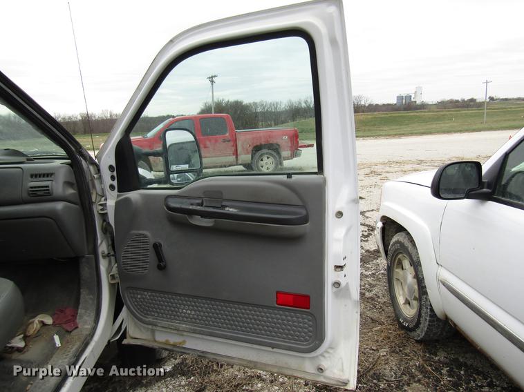 image for item DB2051 2006 Ford F550 flatbed truck