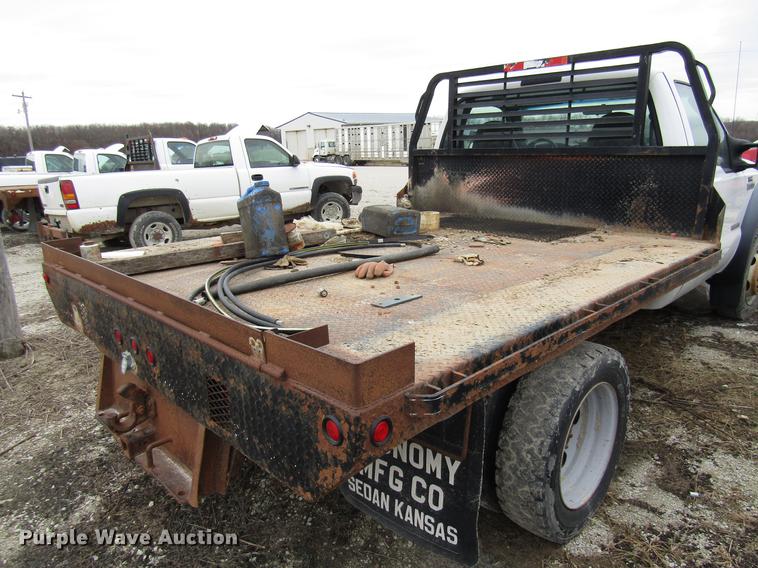 image for item DB2051 2006 Ford F550 flatbed truck