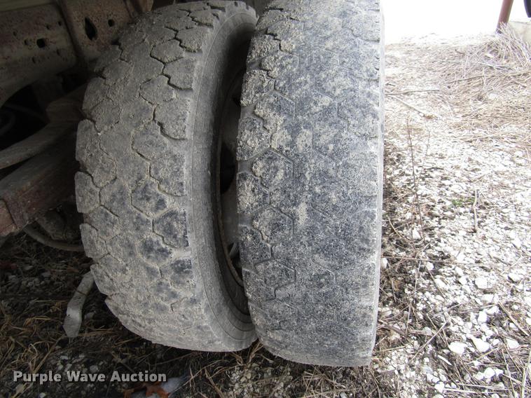 image for item DB2051 2006 Ford F550 flatbed truck