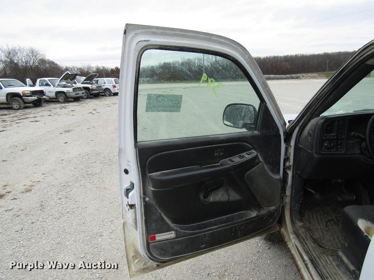 image for item DB2052 2006 GMC Sierra 1500 Ext. Cab pickup truck