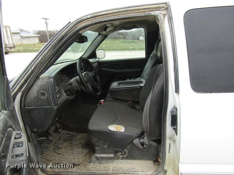 image for item DB2052 2006 GMC Sierra 1500 Ext. Cab pickup truck