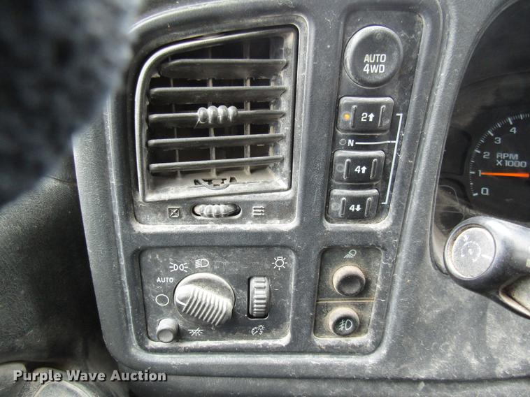 image for item DB2052 2006 GMC Sierra 1500 Ext. Cab pickup truck