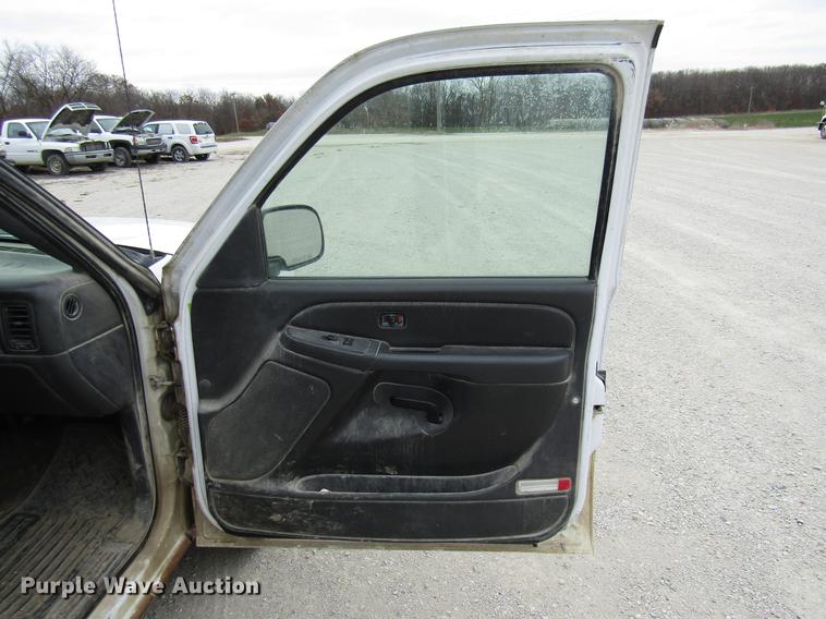 image for item DB2052 2006 GMC Sierra 1500 Ext. Cab pickup truck