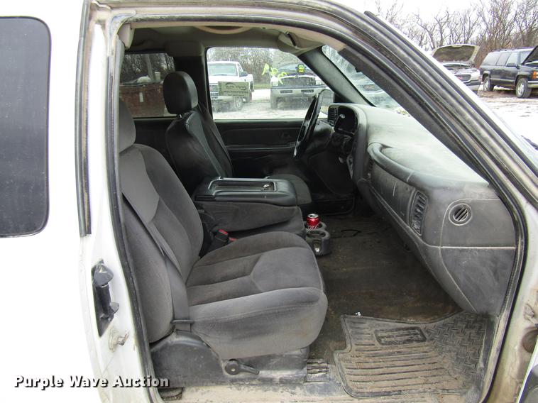 image for item DB2052 2006 GMC Sierra 1500 Ext. Cab pickup truck