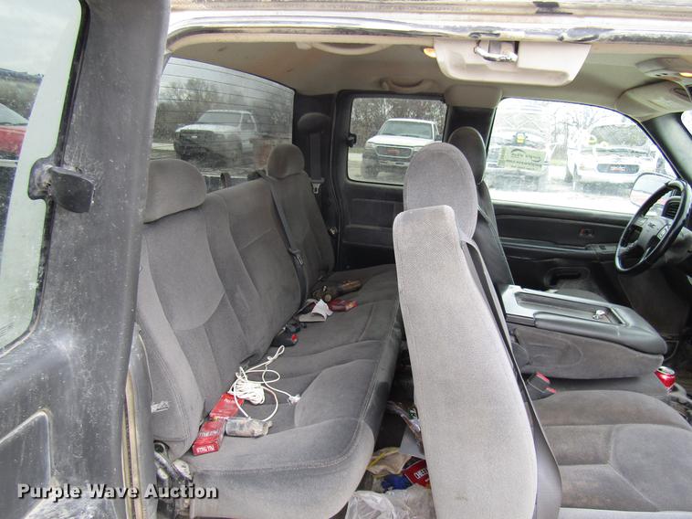 image for item DB2052 2006 GMC Sierra 1500 Ext. Cab pickup truck