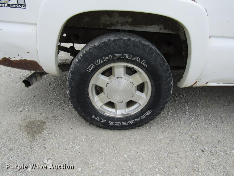 image for item DB2052 2006 GMC Sierra 1500 Ext. Cab pickup truck