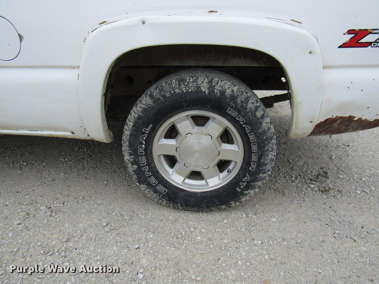 image for item DB2052 2006 GMC Sierra 1500 Ext. Cab pickup truck