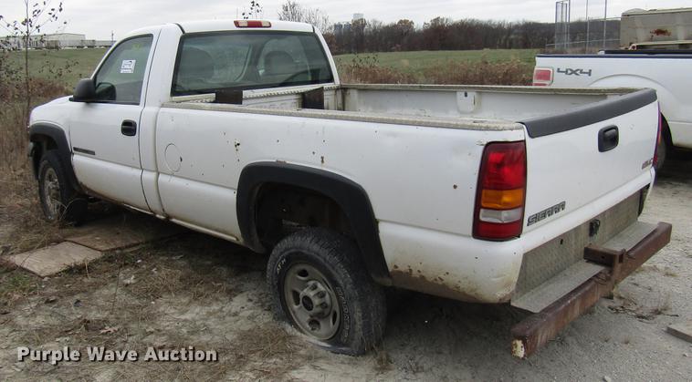 image for item DB2054 2002 GMC Sierra 2500HD pickup truck