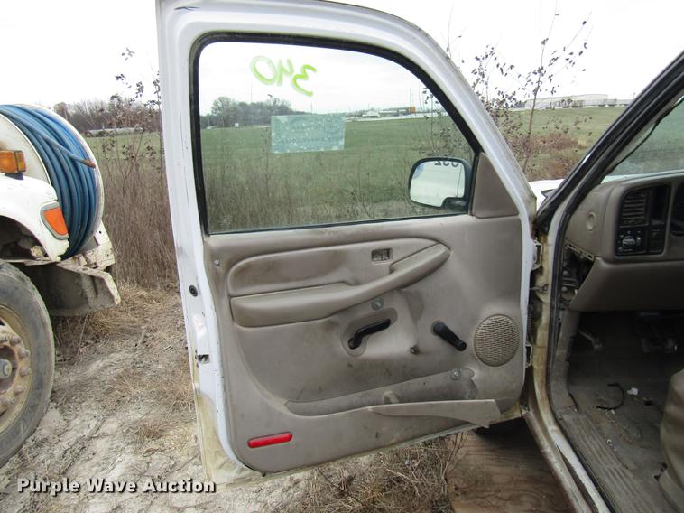 image for item DB2054 2002 GMC Sierra 2500HD pickup truck