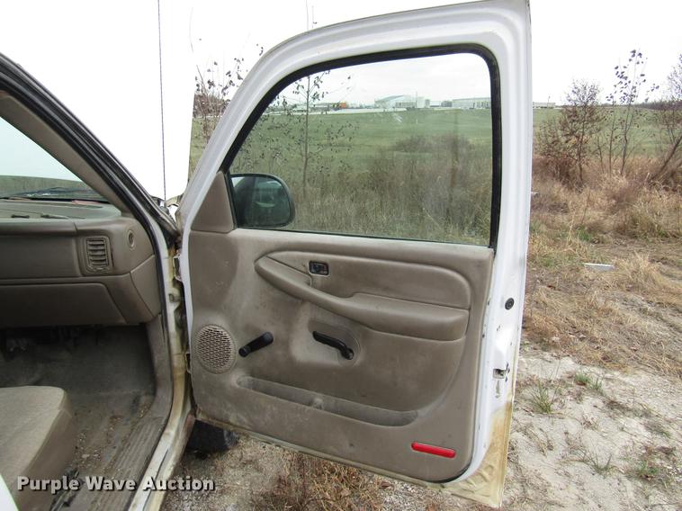 image for item DB2054 2002 GMC Sierra 2500HD pickup truck