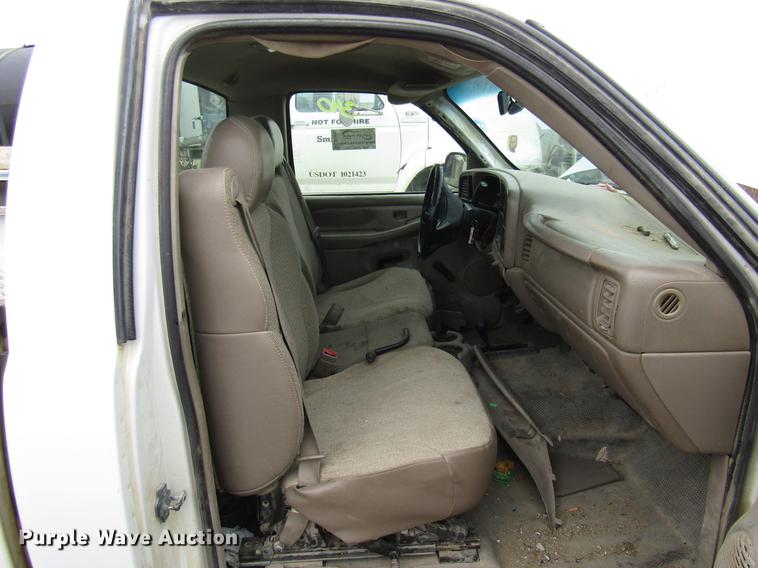 image for item DB2054 2002 GMC Sierra 2500HD pickup truck