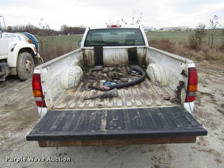 image for item DB2054 2002 GMC Sierra 2500HD pickup truck