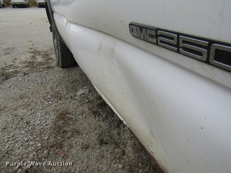 image for item DB2054 2002 GMC Sierra 2500HD pickup truck