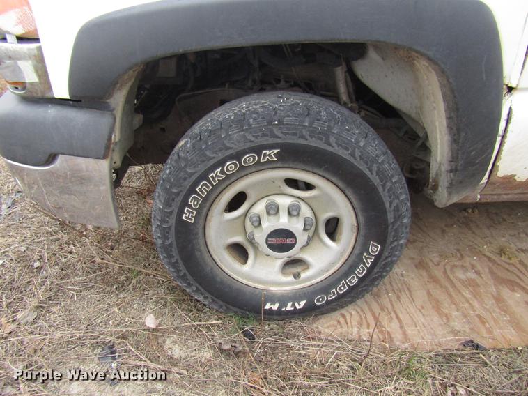 image for item DB2054 2002 GMC Sierra 2500HD pickup truck