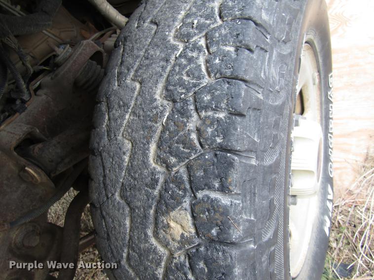 image for item DB2054 2002 GMC Sierra 2500HD pickup truck