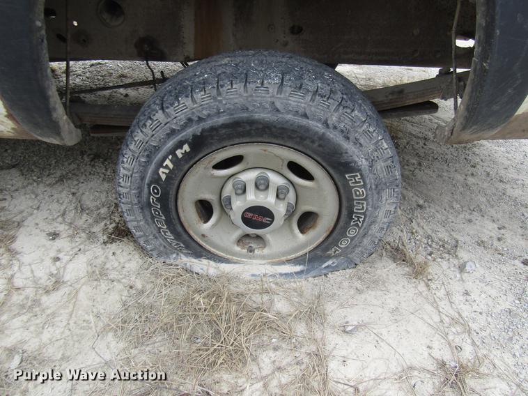 image for item DB2054 2002 GMC Sierra 2500HD pickup truck