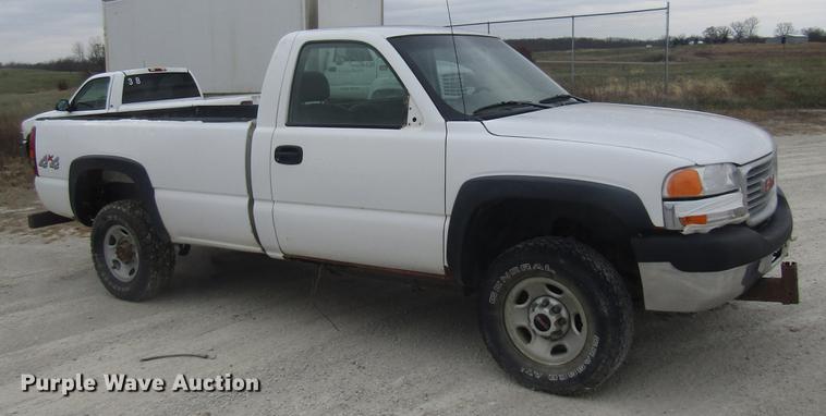 image for item DB2055 2002 GMC Sierra 2500HD pickup truck