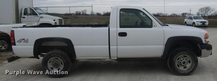 image for item DB2055 2002 GMC Sierra 2500HD pickup truck