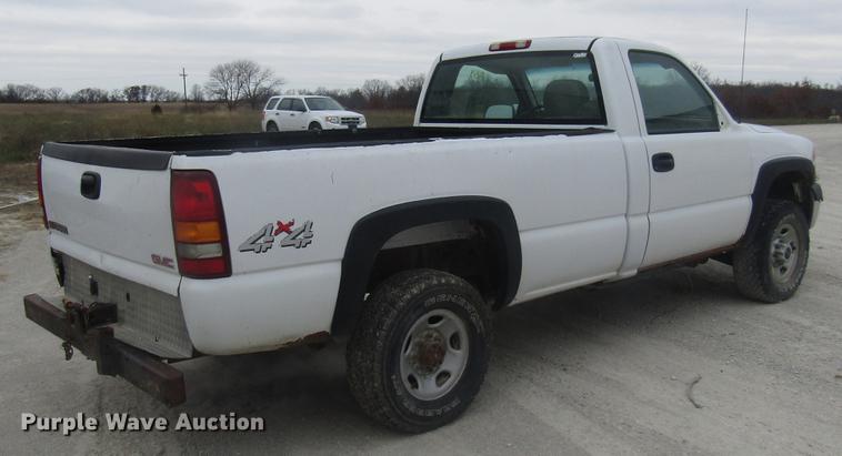 image for item DB2055 2002 GMC Sierra 2500HD pickup truck