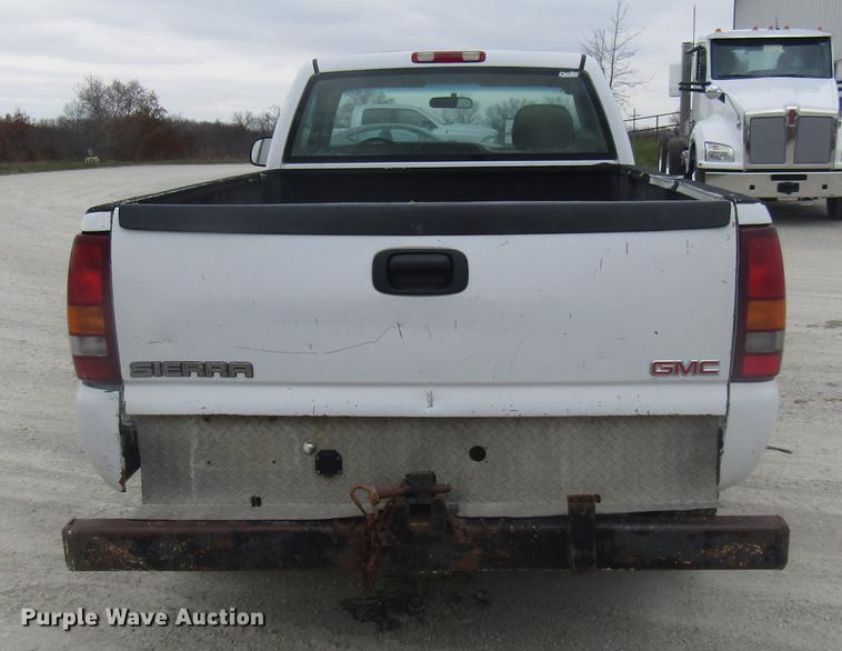 image for item DB2055 2002 GMC Sierra 2500HD pickup truck