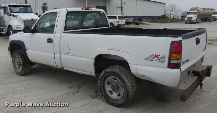 image for item DB2055 2002 GMC Sierra 2500HD pickup truck