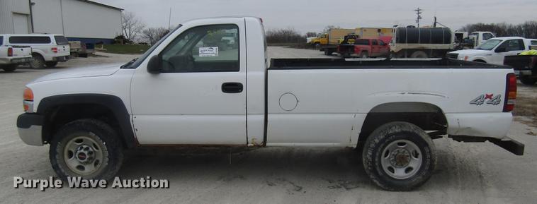 image for item DB2055 2002 GMC Sierra 2500HD pickup truck