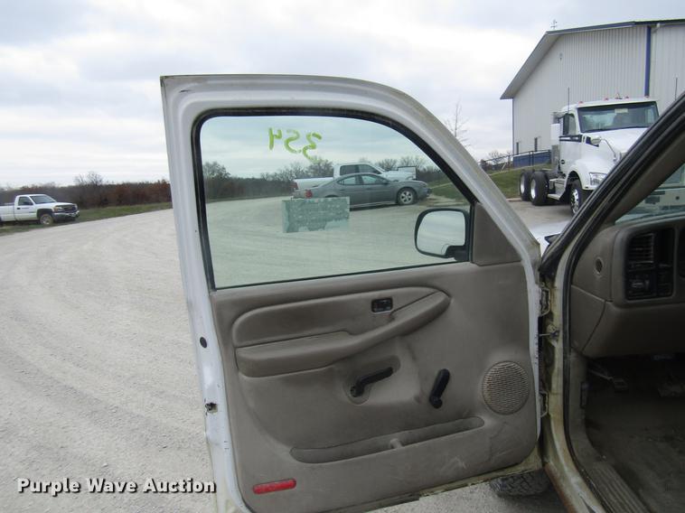 image for item DB2055 2002 GMC Sierra 2500HD pickup truck