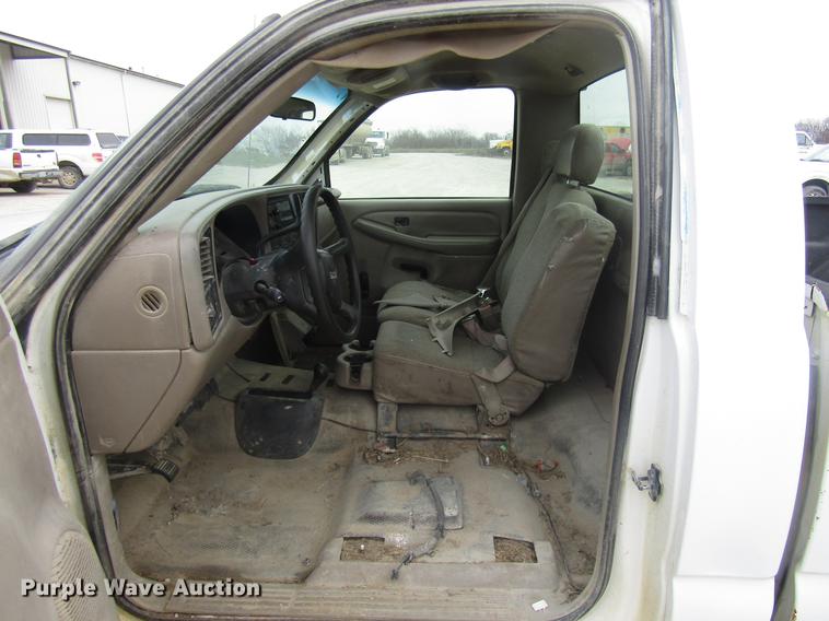 image for item DB2055 2002 GMC Sierra 2500HD pickup truck