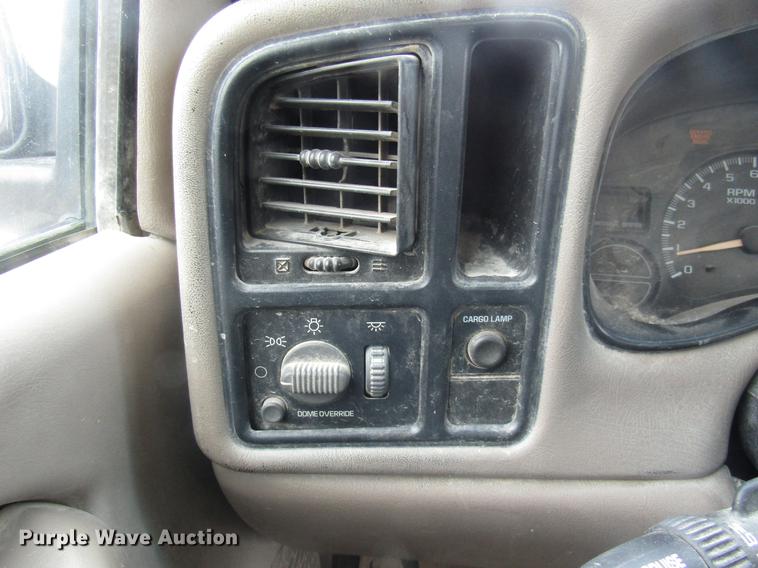 image for item DB2055 2002 GMC Sierra 2500HD pickup truck