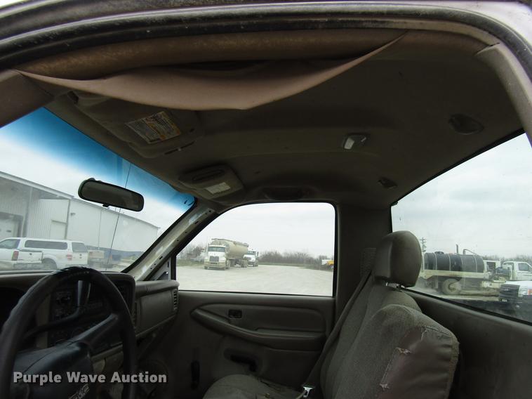 image for item DB2055 2002 GMC Sierra 2500HD pickup truck