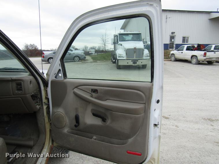 image for item DB2055 2002 GMC Sierra 2500HD pickup truck