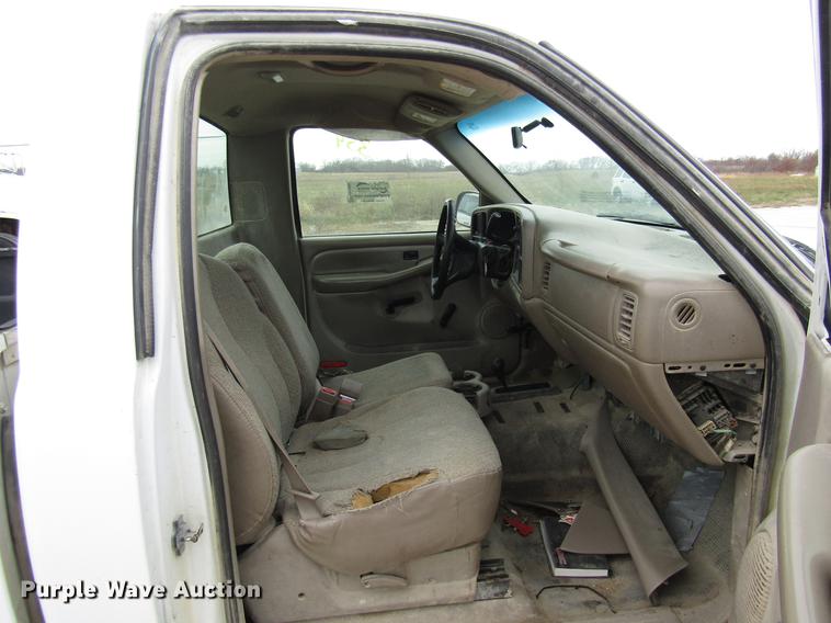 image for item DB2055 2002 GMC Sierra 2500HD pickup truck