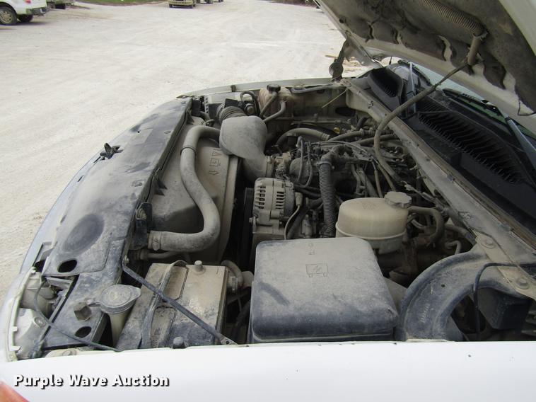 image for item DB2055 2002 GMC Sierra 2500HD pickup truck