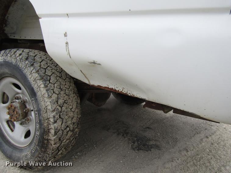 image for item DB2055 2002 GMC Sierra 2500HD pickup truck