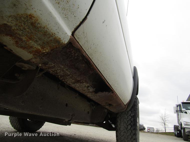 image for item DB2055 2002 GMC Sierra 2500HD pickup truck