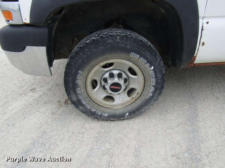 image for item DB2055 2002 GMC Sierra 2500HD pickup truck