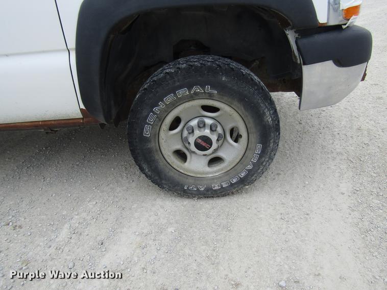 image for item DB2055 2002 GMC Sierra 2500HD pickup truck