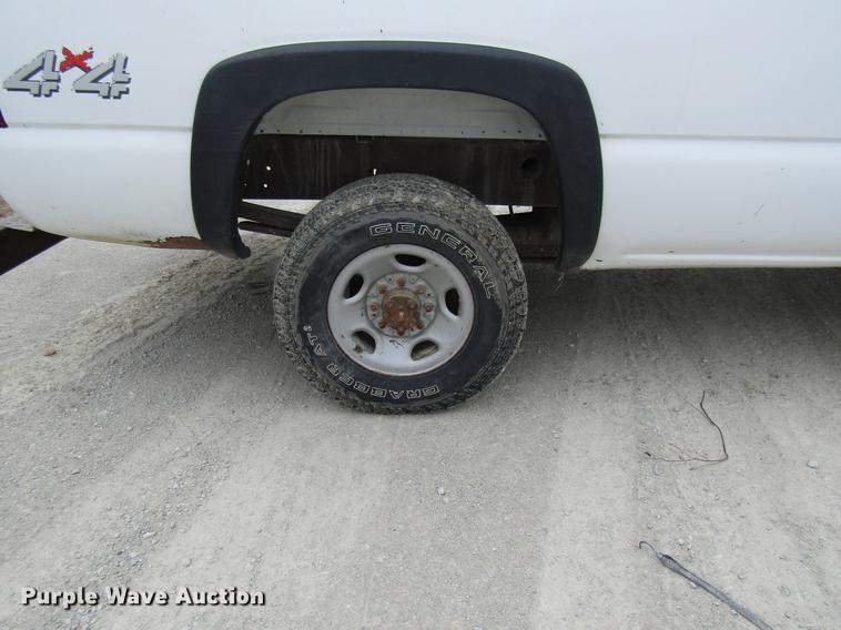 image for item DB2055 2002 GMC Sierra 2500HD pickup truck